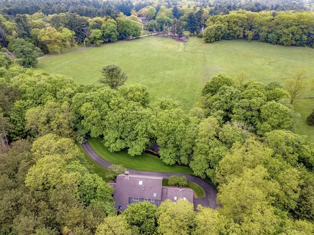 Photo of 43 Old Concord Rd