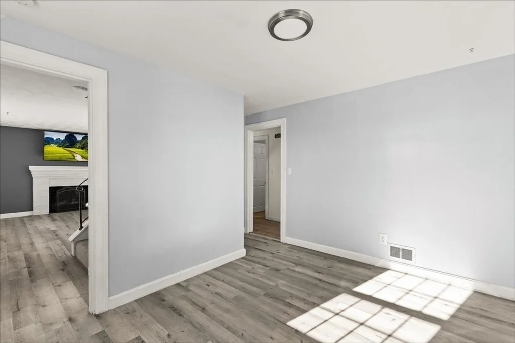 Photo of 922 Centre St