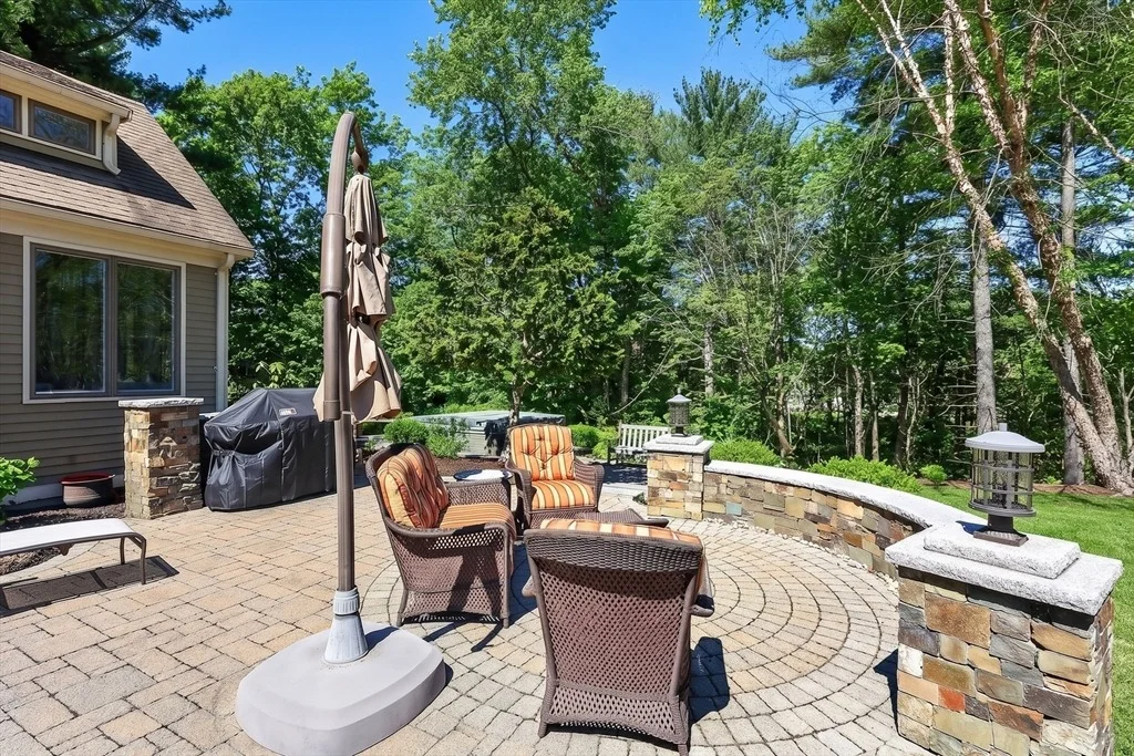 Photo of 37 Mast Hill Rd