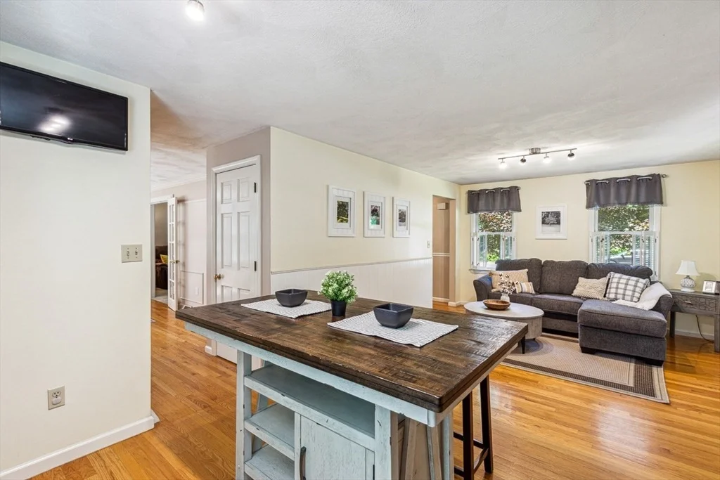 Photo of 2 Strawstone Ln