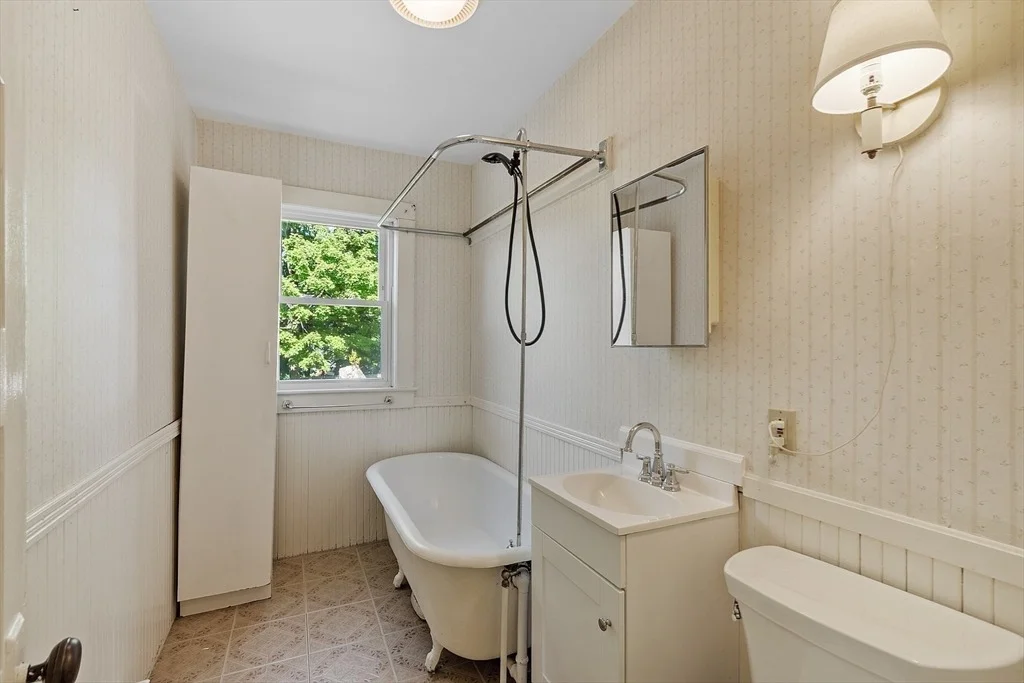 Photo of 33 West Meadow Road