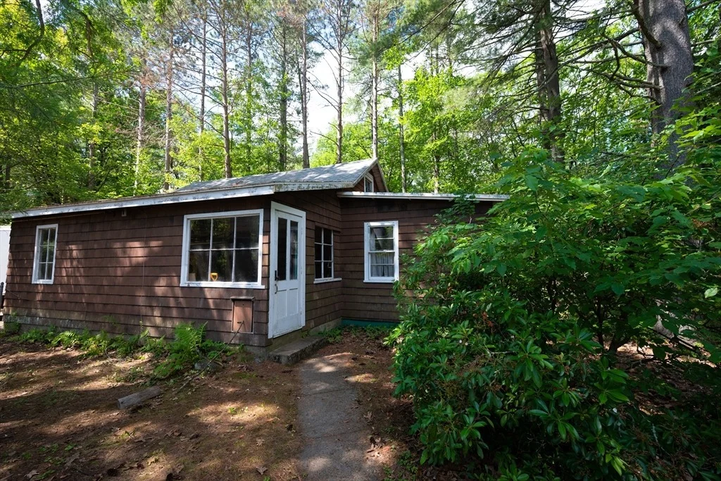 Photo of 320 Fort Pond Rd