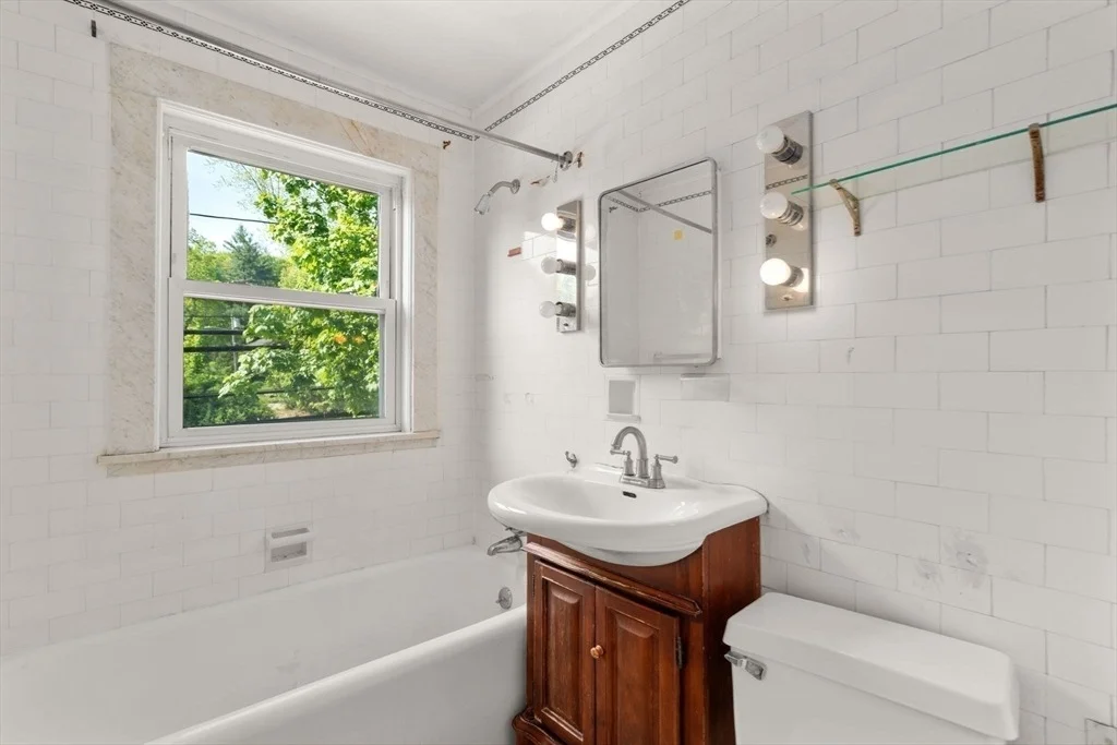 Photo of 1231 Pleasant St