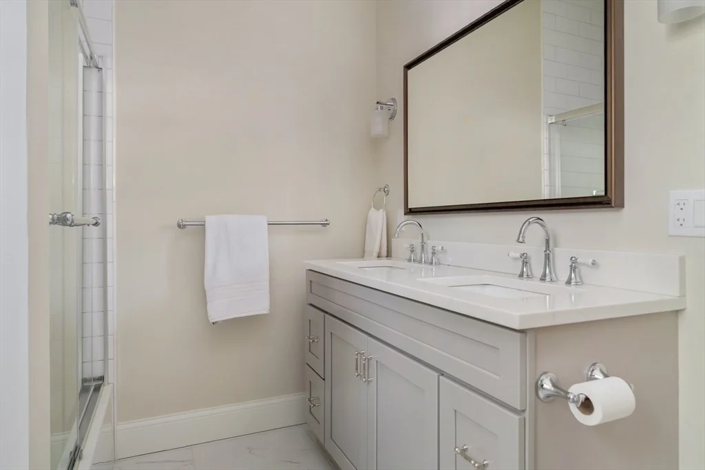Photo of 42 Lawrence Rd