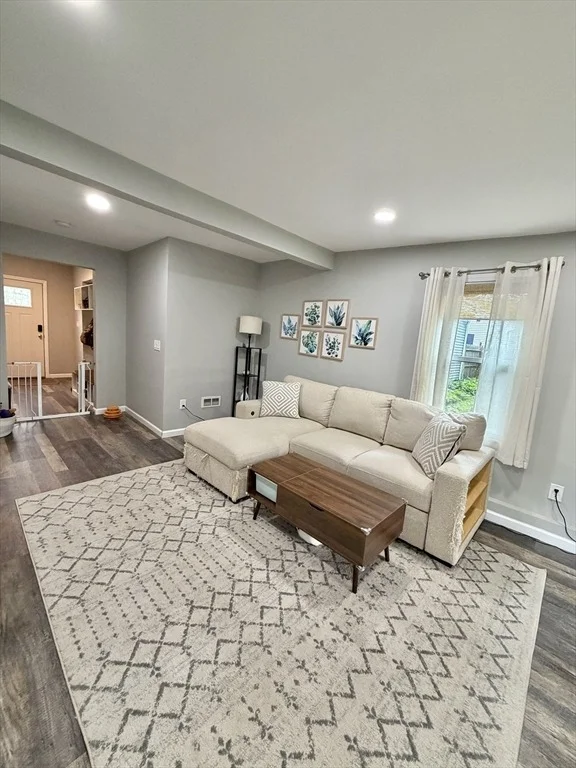 Photo of 412 Island Pond Rd