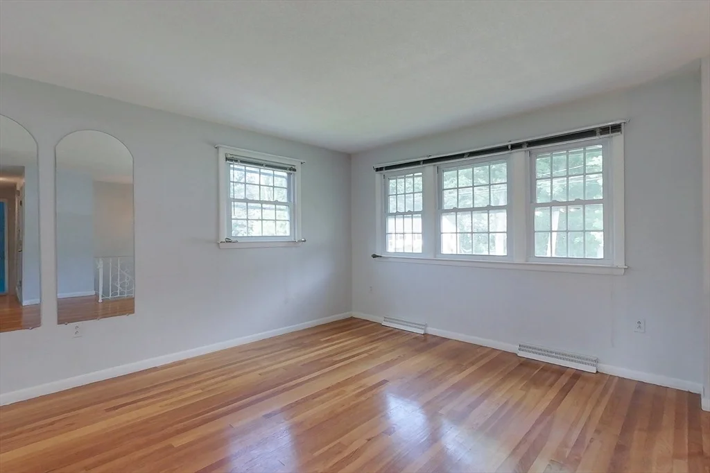 Photo of 392 Acton Rd