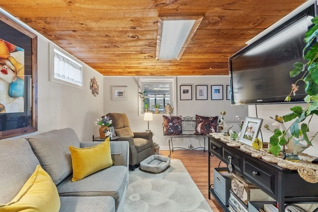 Photo of 469 Lake Ave