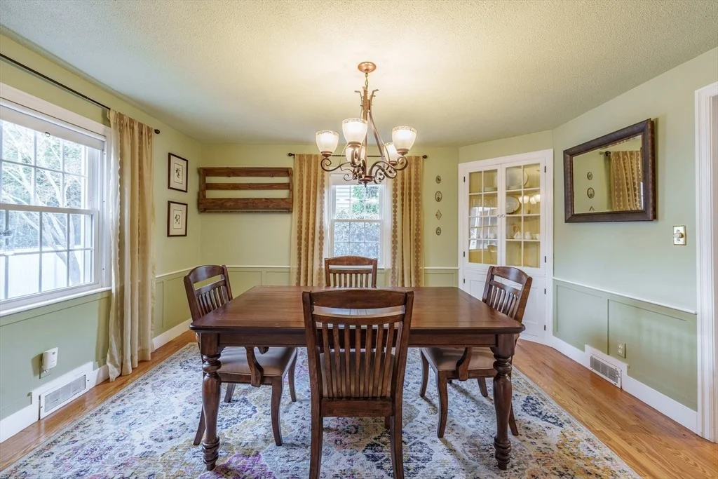 Photo of 236 Burbank Rd
