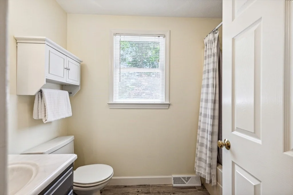 Photo of 2 Strawstone Ln