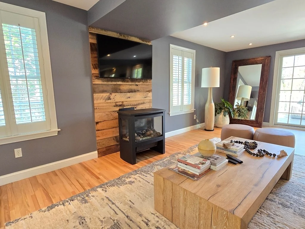 Photo of 33 Wayside Ln