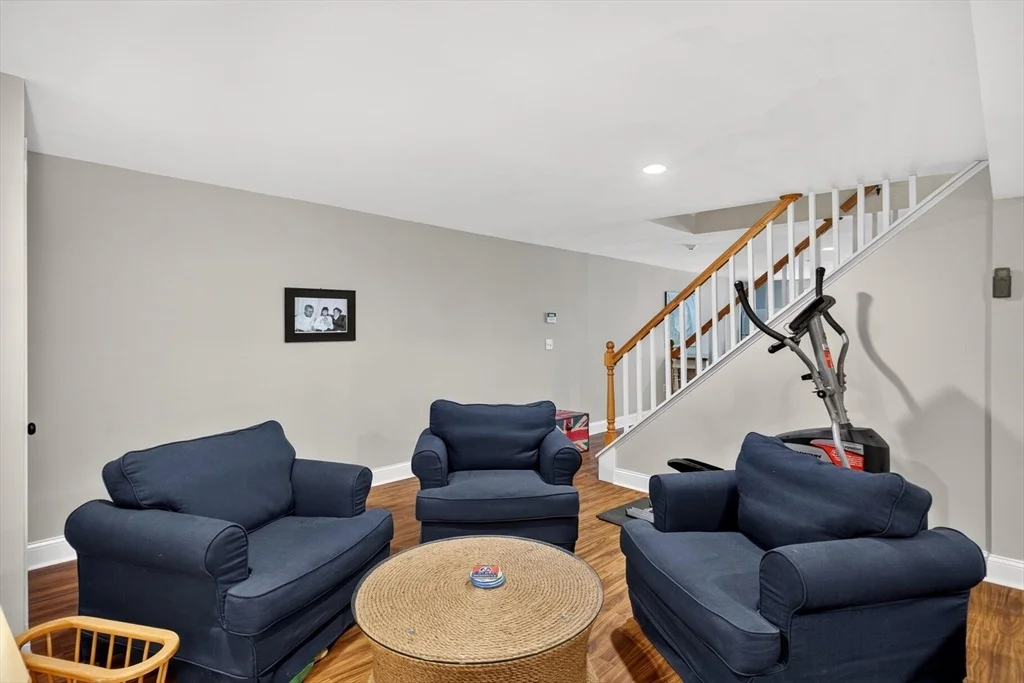 Photo of 25 Marthas Ln
