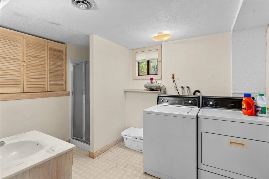 Photo of 213 Fells Pond Rd
