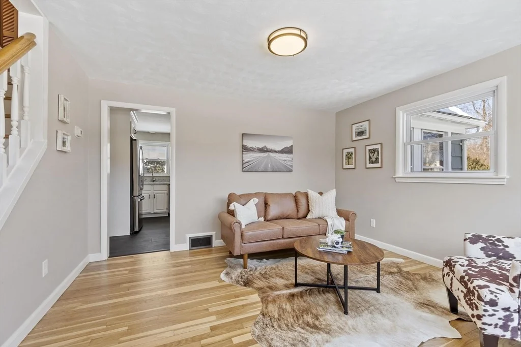Photo of 6 Meadowbrook Dr