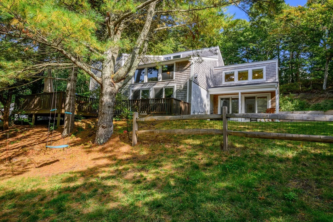 Photo of 136 N Pond Dr