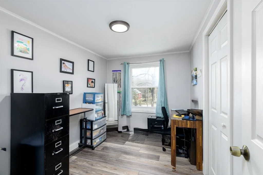 Photo of 261 School Street N