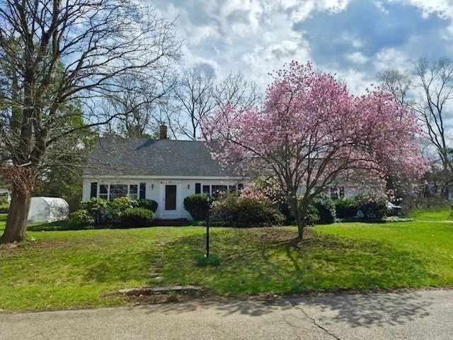 Photo of 40 Ivy Dr