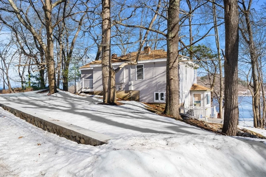 Photo of 25 River Rd