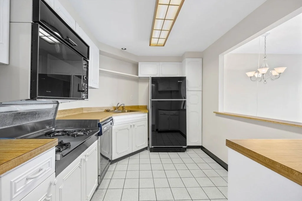 Photo of Unit 607 at 22 Chestnut Pl