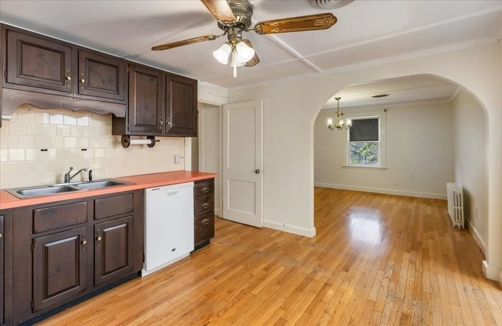 Photo of 8 Luzitania Ave