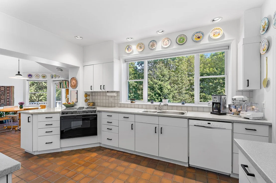 Photo of 8 Oakmount Circle