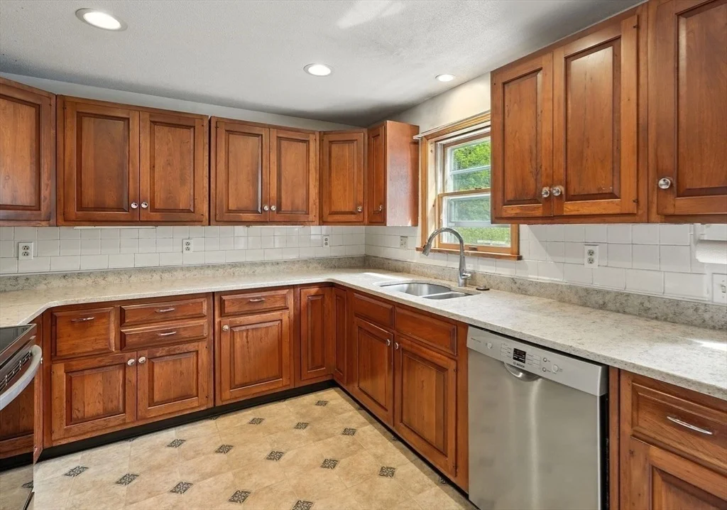 Photo of 178 W Pomeroy Lane