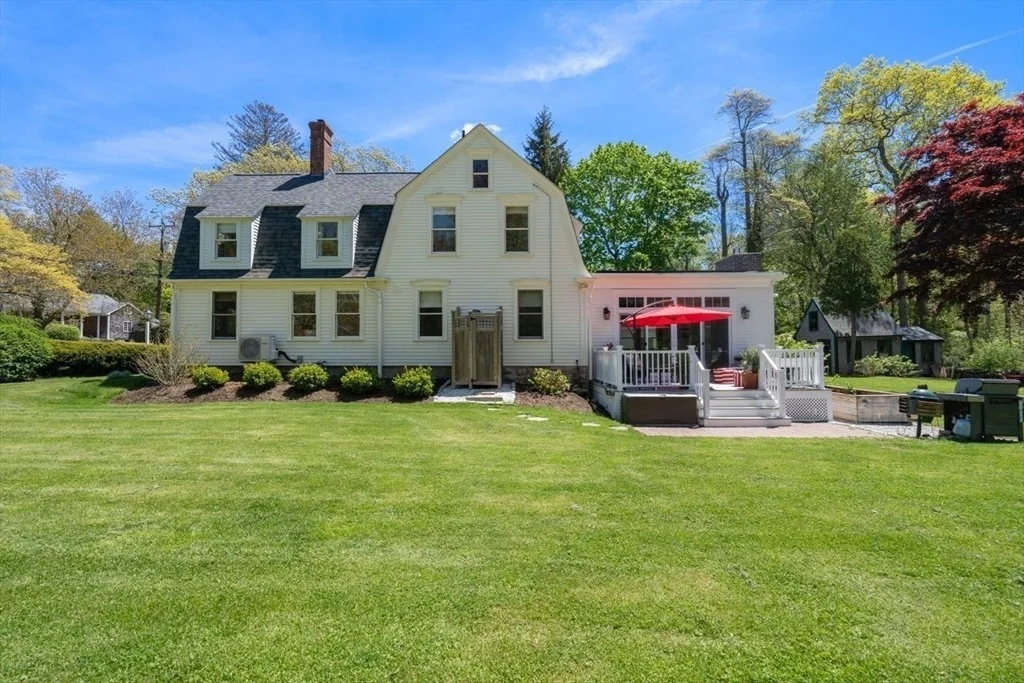Photo of 979 Summer Street