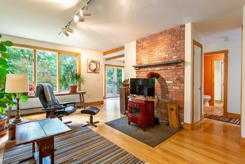 Photo of 71 Morgan Cir
