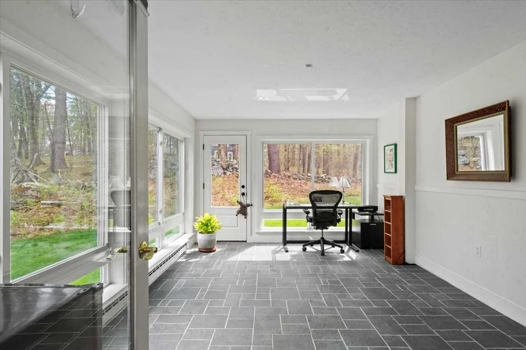 Photo of 9 Bay Path Dr
