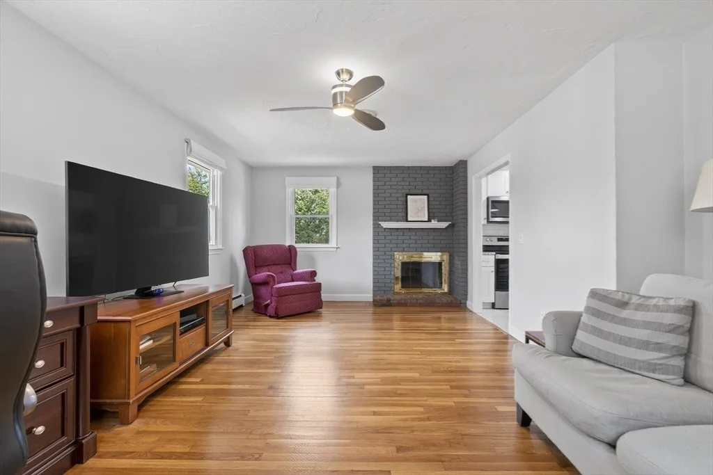 Photo of 16 Eastmount Road