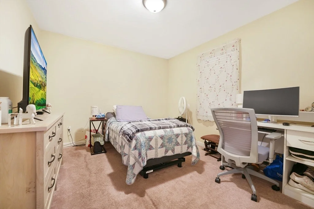 Photo of 33 Commonwealth Ave