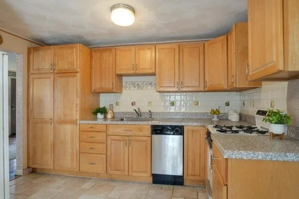 Photo of 42 Lantern Ln