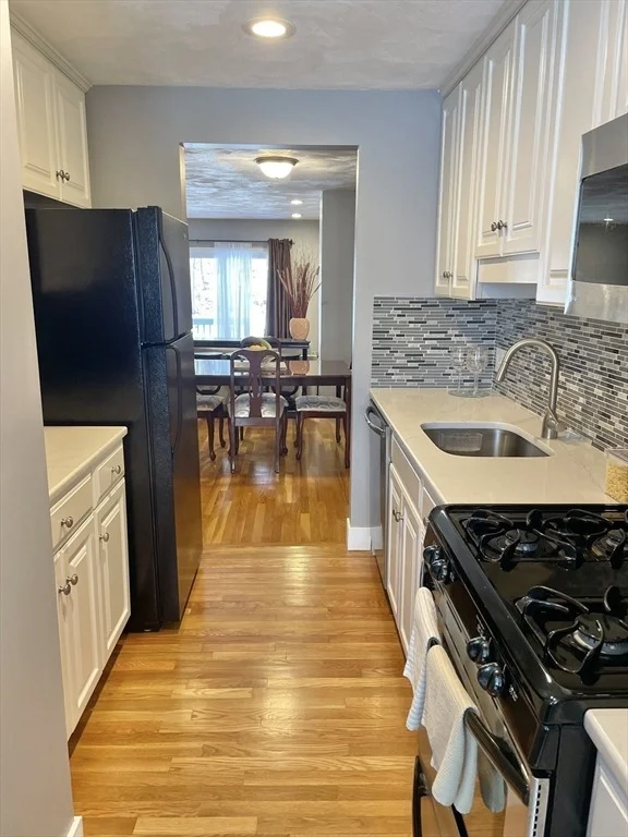 Photo of Unit 705 at 31 Blithewood Avenue