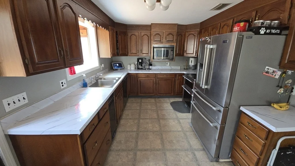 Photo of 142 Marion Cir