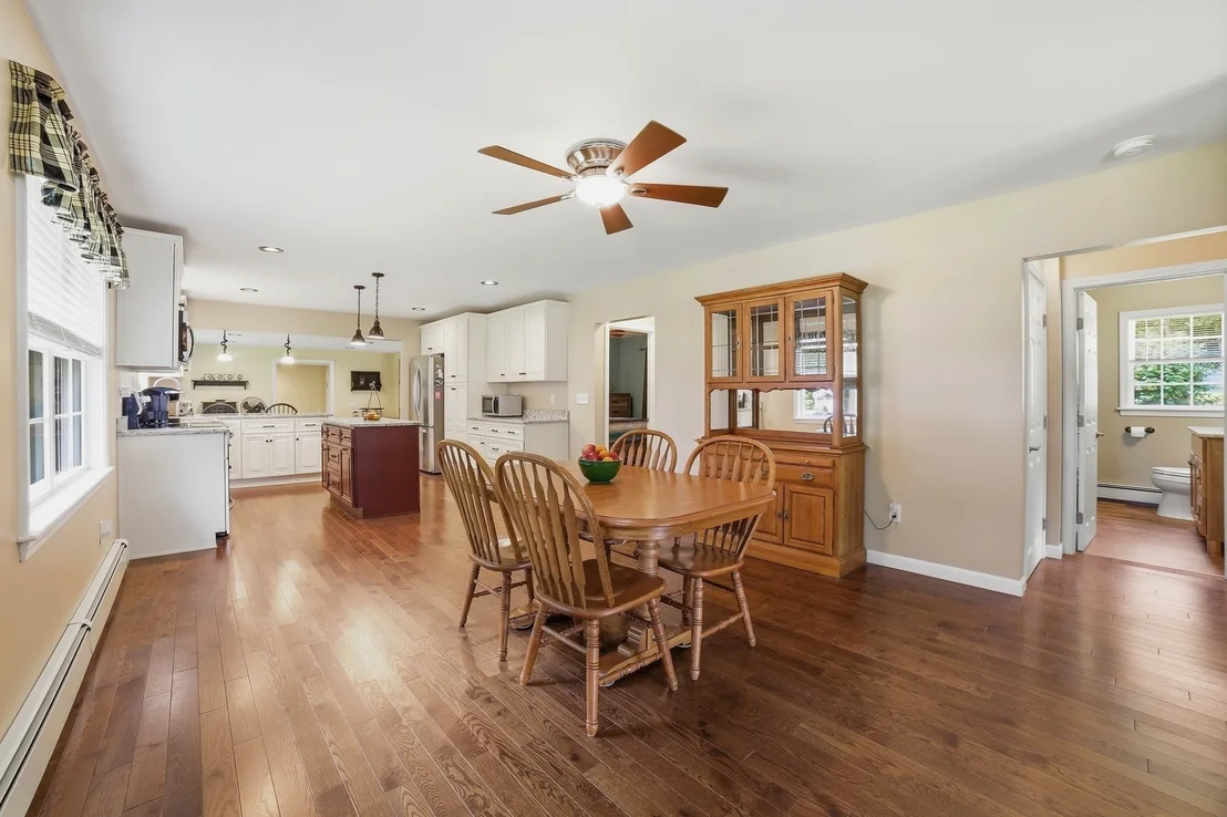 Photo of 425 River Road