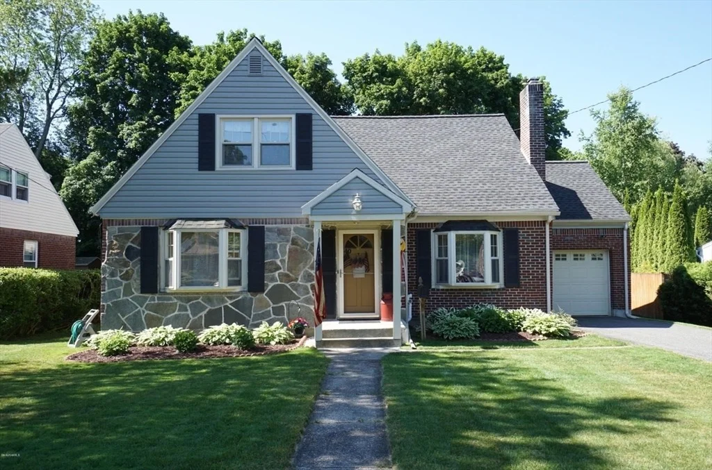 Photo of 40 Sampson Pkwy