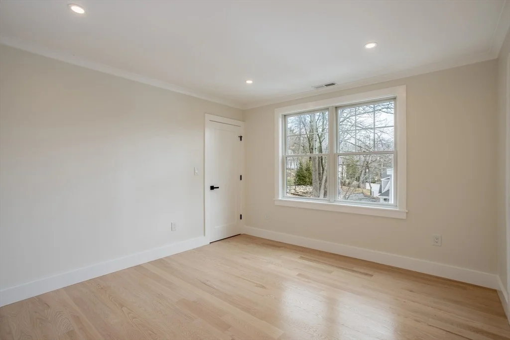 Photo of 383 Marrett