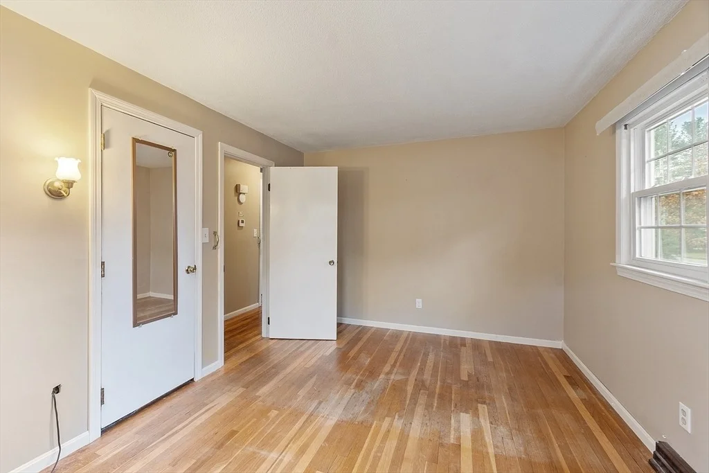 Photo of 927 Main St