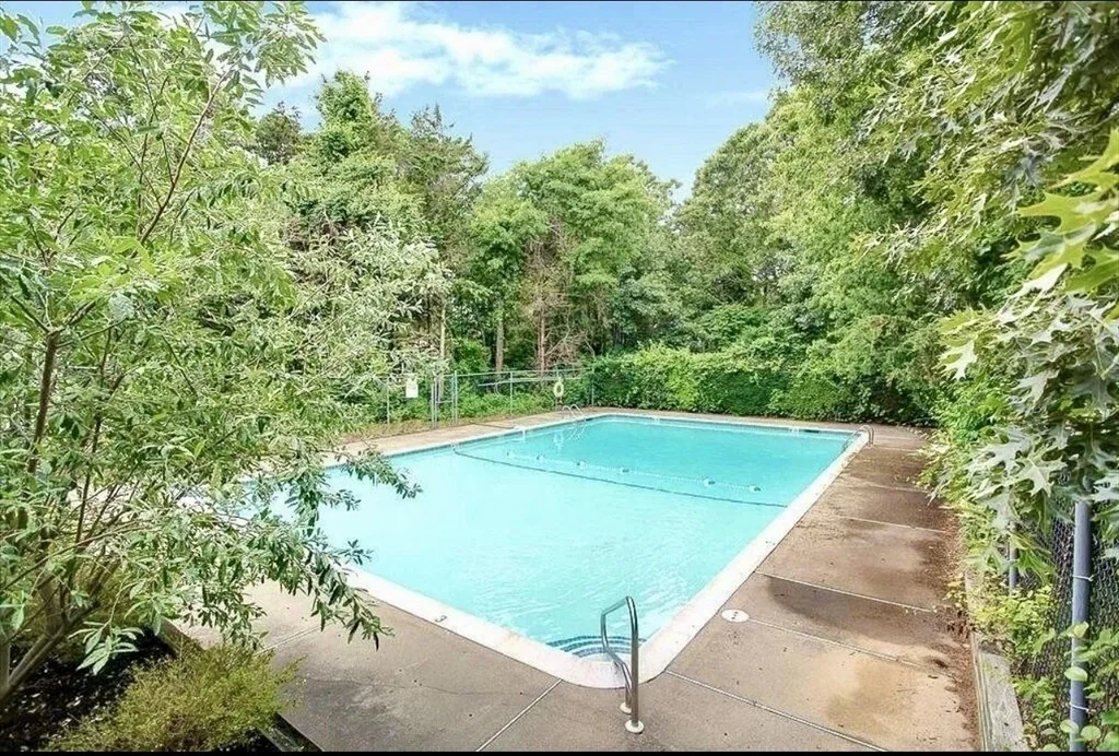 Photo of 190 Percival Dr