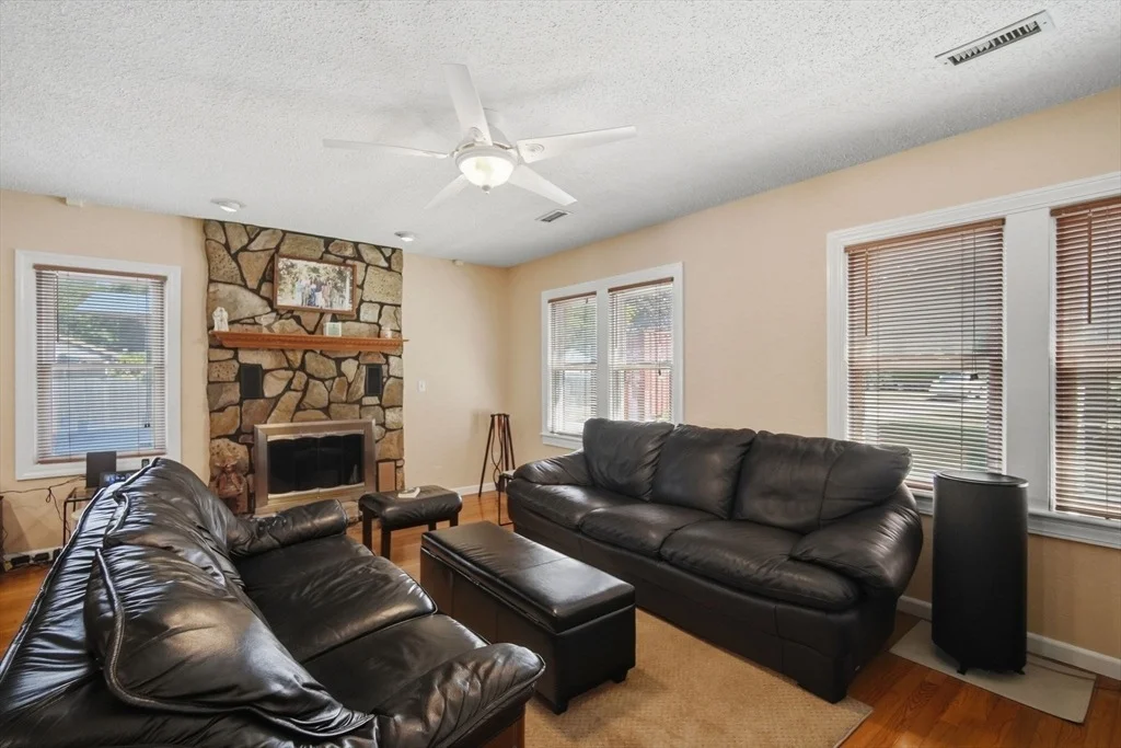 Photo of 958 Parker St