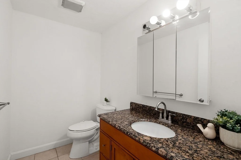Photo of Unit 1 at 1 Beth Cir