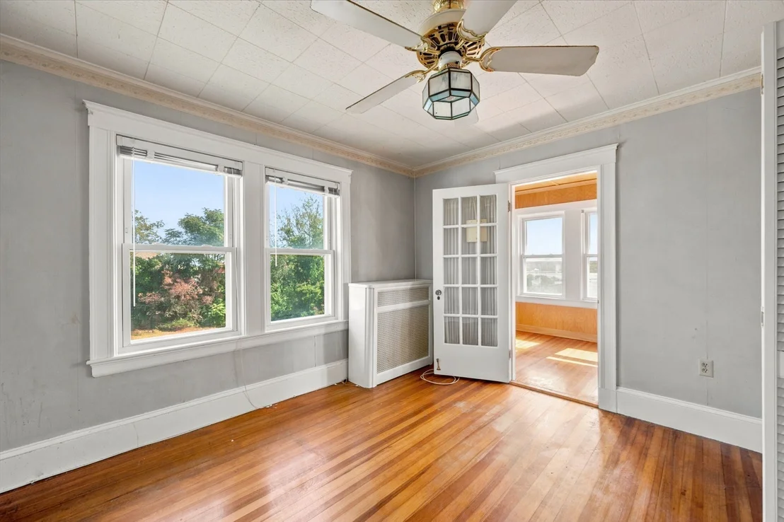 Photo of 28 Roosevelt Ave