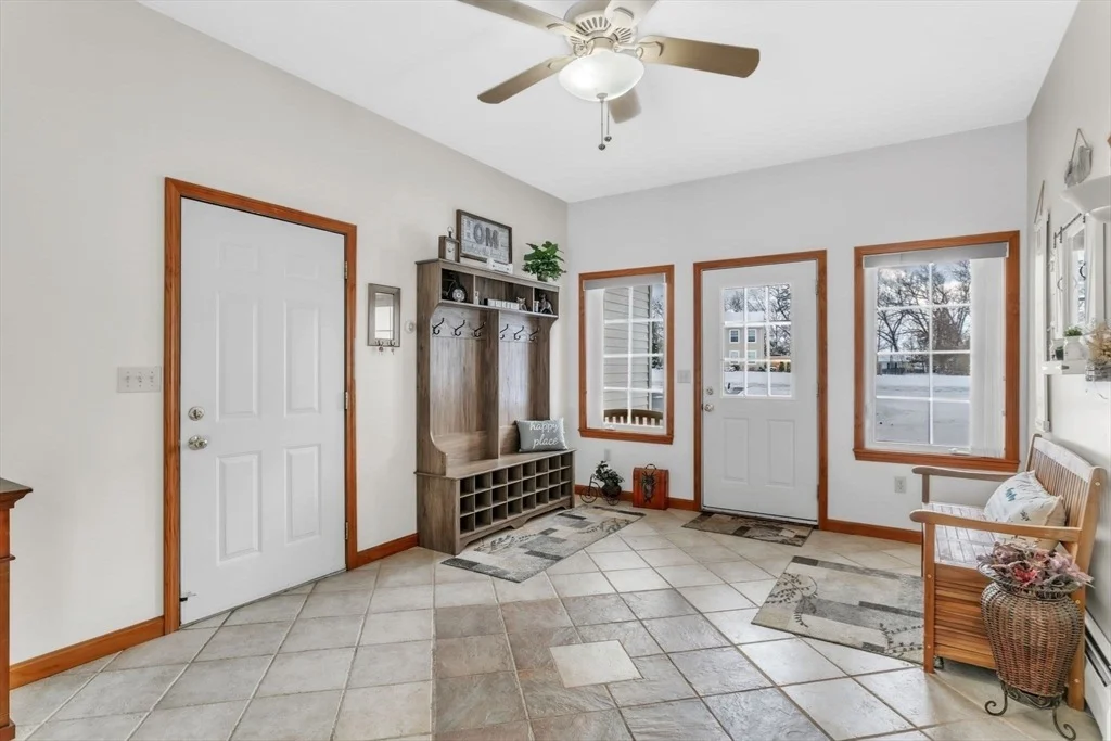 Photo of 11 Crystal Dr