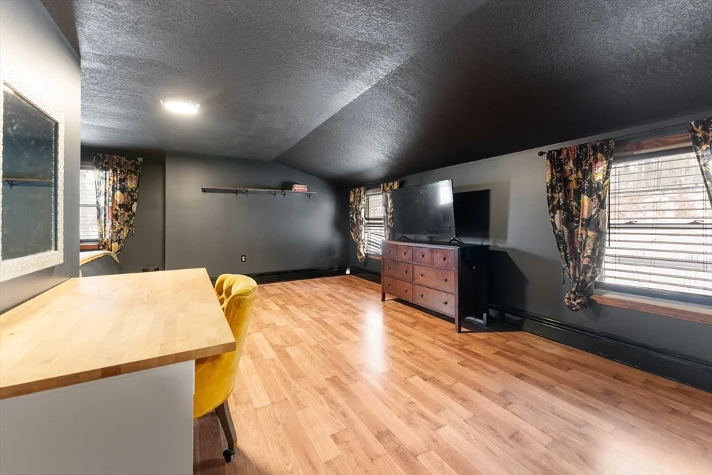Photo of 1180 Calkins Rd