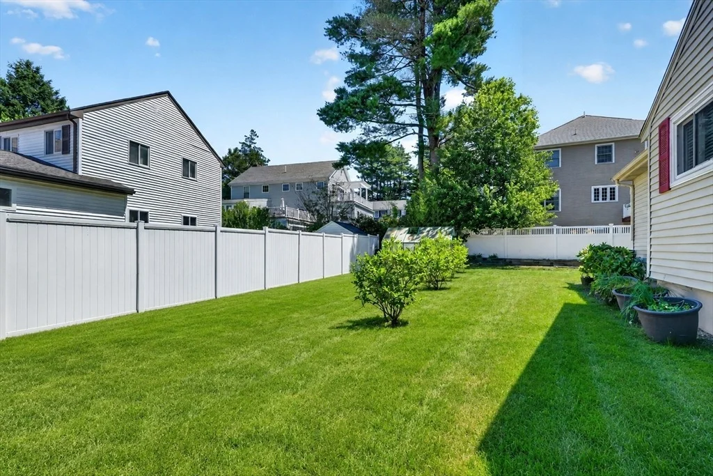 Photo of 32 Bobolink Rd