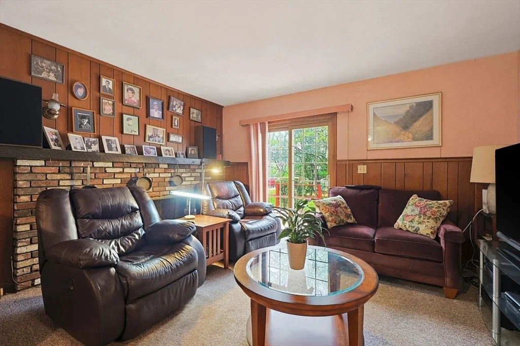 Photo of 5 Montgomery Dr