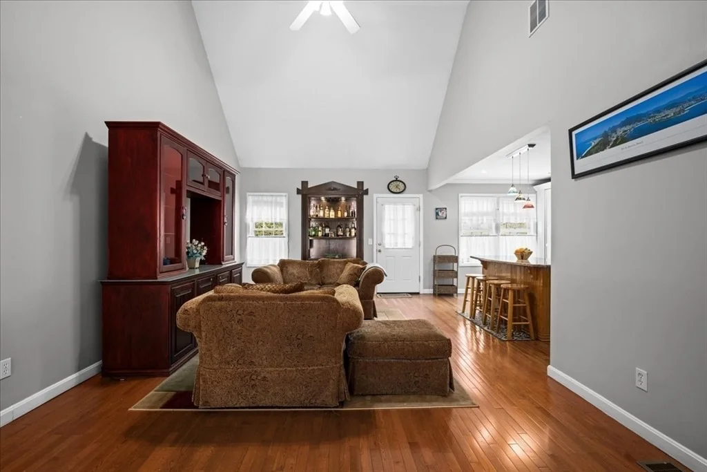 Photo of 37 Dupuis Ave