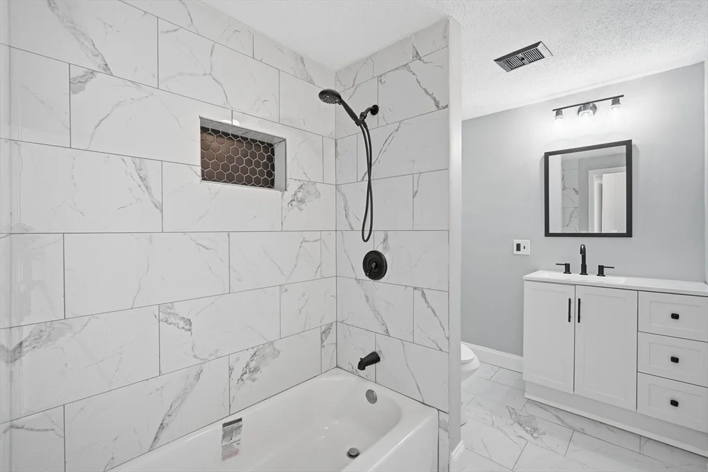Photo of 87 Clarendon Ave