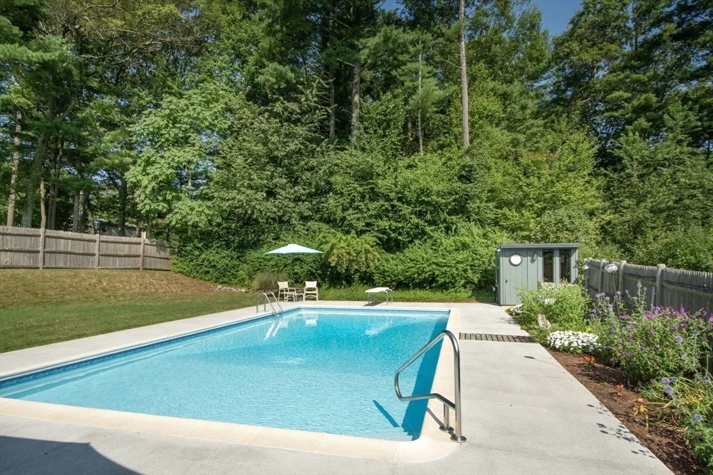 Photo of 18 Howland Cir