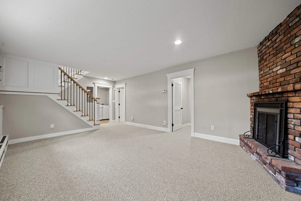 Photo of 75 Whitehall Ln