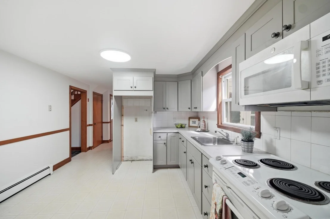 Photo of 32 Dividence Rd